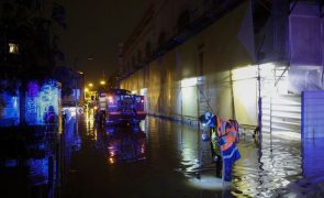 Mulher morre devido a inundação em habitação na zona de Algés, Oeiras