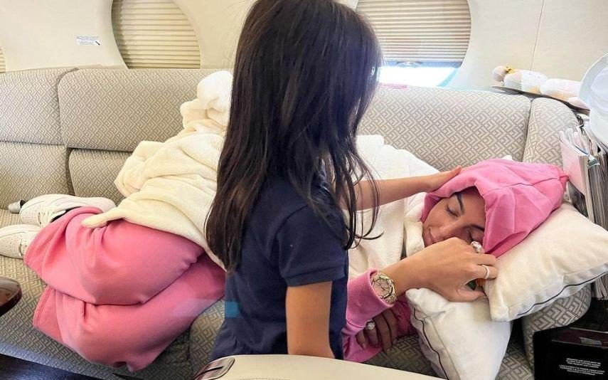 Filha de Cristiano Ronaldo usa acessório de 400 euros e dá nas vistas