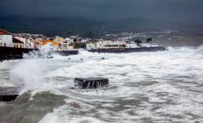Açores com avisos laranja e amarelos para chuva forte, trovoada e agitação marítima