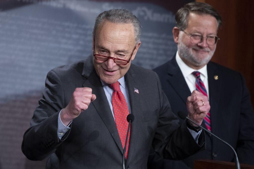 Chuck Schumer eleito por unanimidade como líder democrata no Senado
