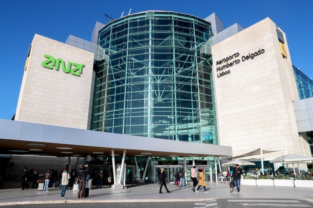 Agências de viagens exigem obras no aeroporto de Lisboa para melhorar eficiência