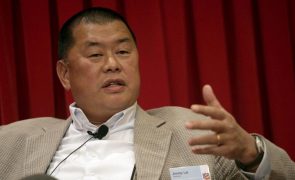 Magnata de Hong Kong Jimmy Lai condenado a mais de cinco anos de prisão por fraude