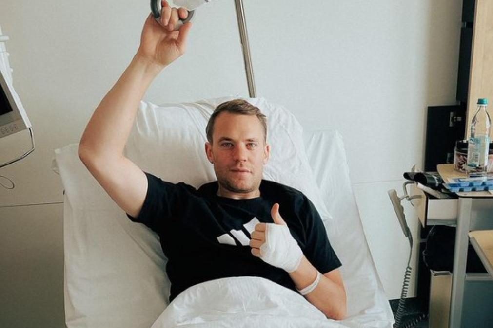 Guarda-redes Manuel Neuer termina a época após lesionar-se a esquiar