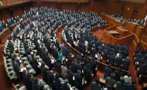 Parlamento japonês aprova lei para limitar pedidos de doações de grupos religiosos