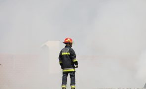 Incêndio em prédio em Valongo obriga a retirar cerca de 100 moradores