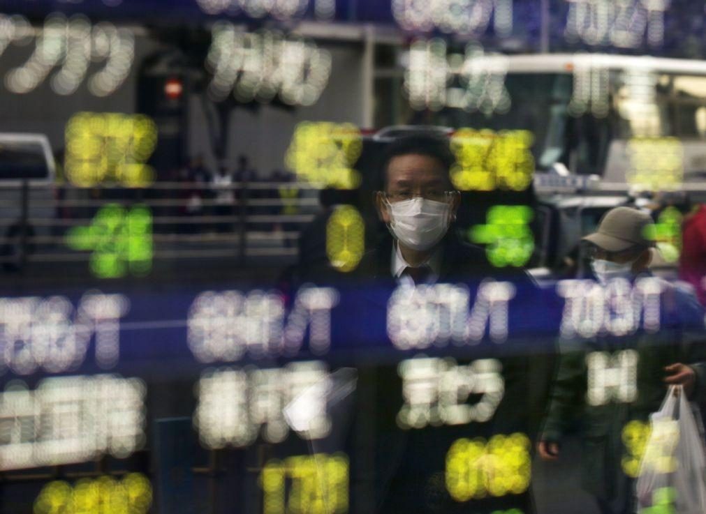 Bolsa de Tóquio fecha a perder 0,21%