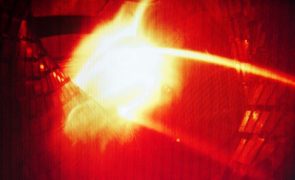 Experiência de fusão nuclear produz pela primeira vez mais energia do que a consumida