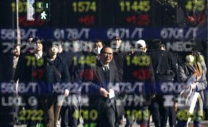 Bolsa de Tóquio abre a ganhar 0,65%