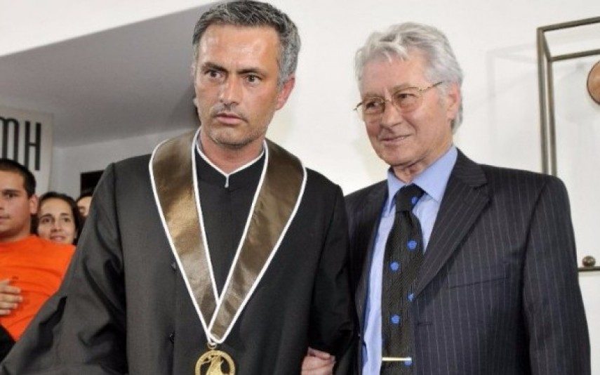 José Mourinho chora em entrevista ao falar sobre o pai: 