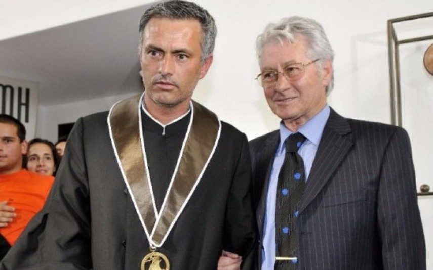José Mourinho chora em entrevista ao falar sobre o pai: