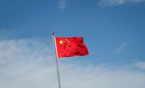 China admite esquadras no estrangeiro mas 