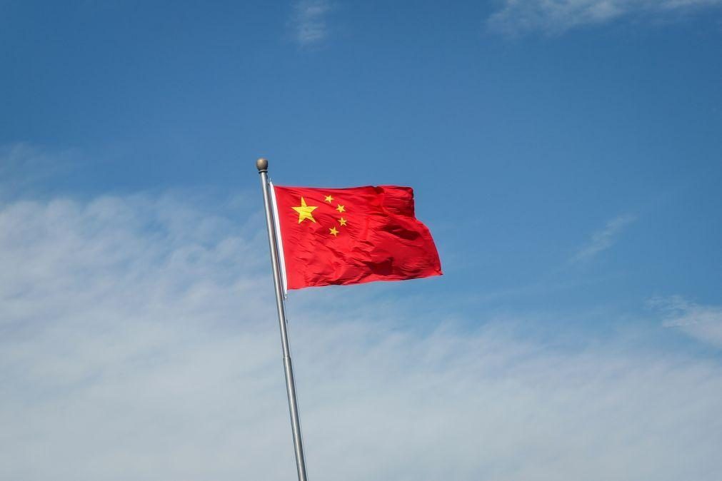 China admite esquadras no estrangeiro mas 