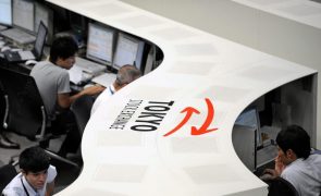 Bolsa de Tóquio fecha a perder 0,37%