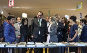 Ministro surpreendido com greve de professores enquanto decorrem negociações
