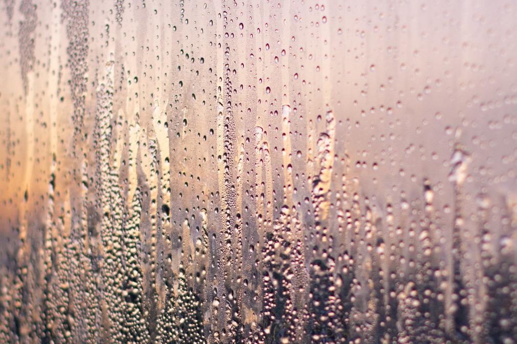 Fim de semana com menos chuva mas com queda de temperatura