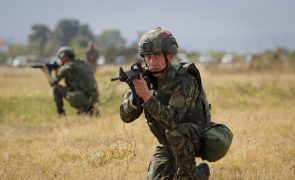 Força da NATO no Kosovo assegura que existem condições para garantir a segurança