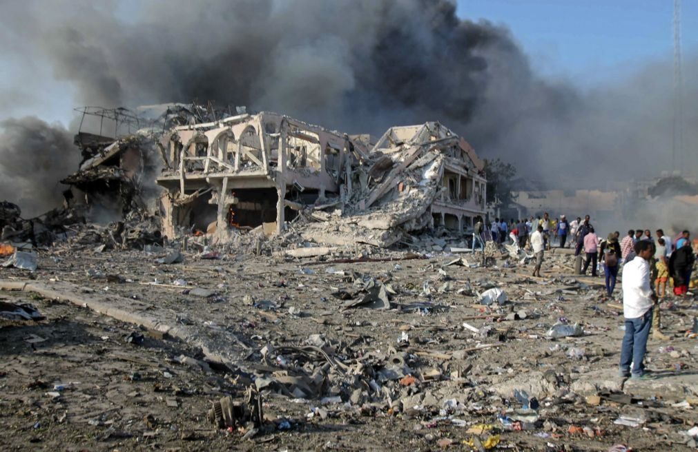 Número de mortos com explosão de camião na capital da Somália sobe para 137, há 300 feridos
