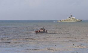 Buscas dos três tripulantes desaparecidos ao largo da Nazaré prosseguem durante a tarde