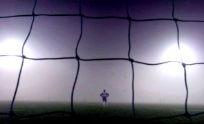Pasteleira afasta treinador de futebol jovem detido por suspeita de abuso de menor