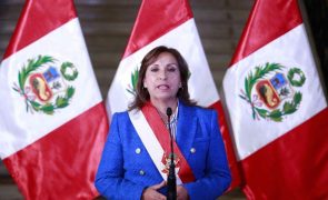 Presidente do Peru exclui demissão e pede antecipação das eleições