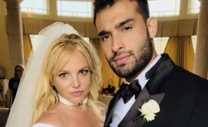 Marido de Britney Spears comenta fotos de nudez da cantora