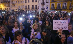 Professores assumem protestos na rua como forma de 