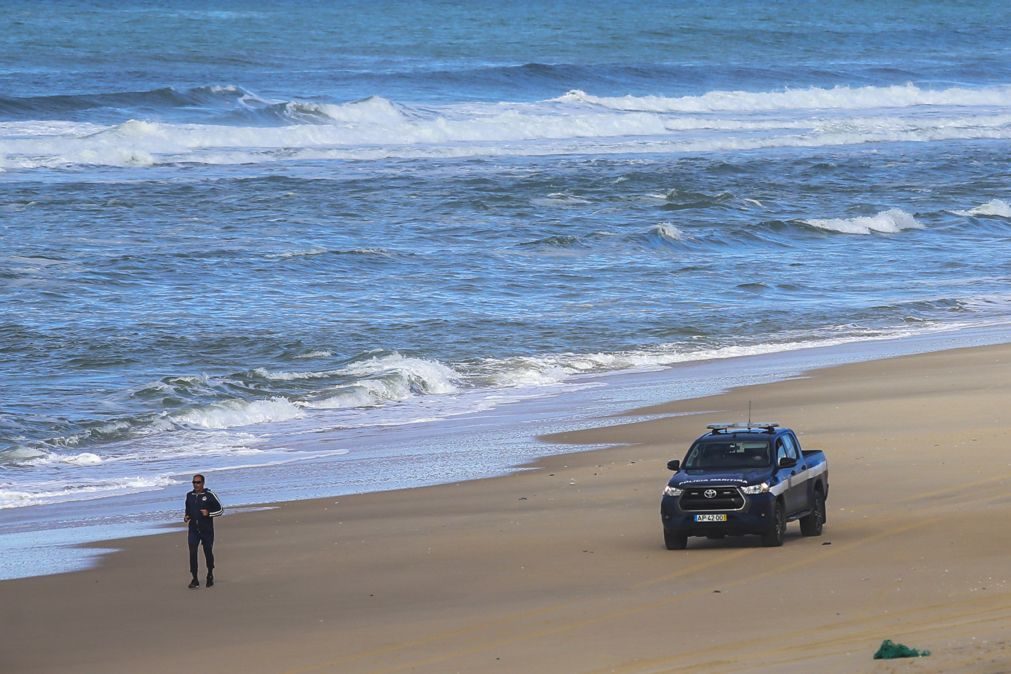 Retomadas buscas aos três tripulantes de embarcação desaparecida na Nazaré