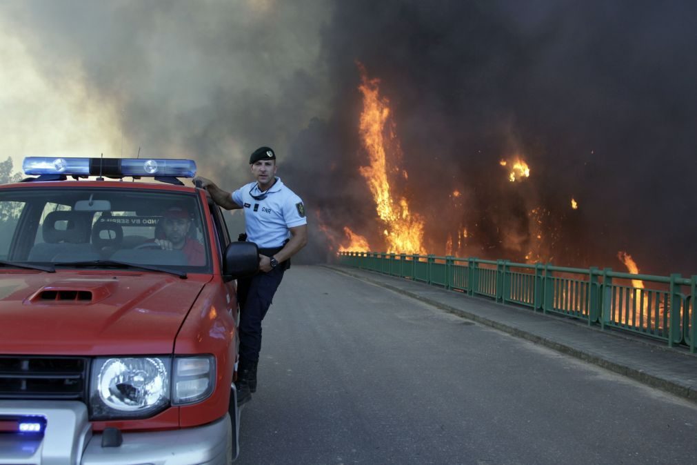 Lar de idosos evacuado em aldeia de Monção devido ao incêndio