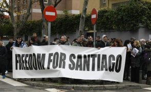 Vigília pede em Madrid libertação de espanhol que fotografou campa de Mahsa Amini