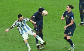 Argentina e França empatadas 2-2 na final após 90 minutos