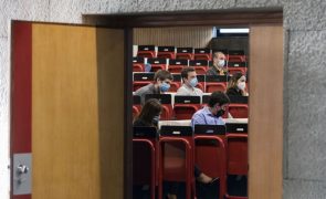 Valor das propinas no ensino superior deve ser definido com base nos rendimentos
