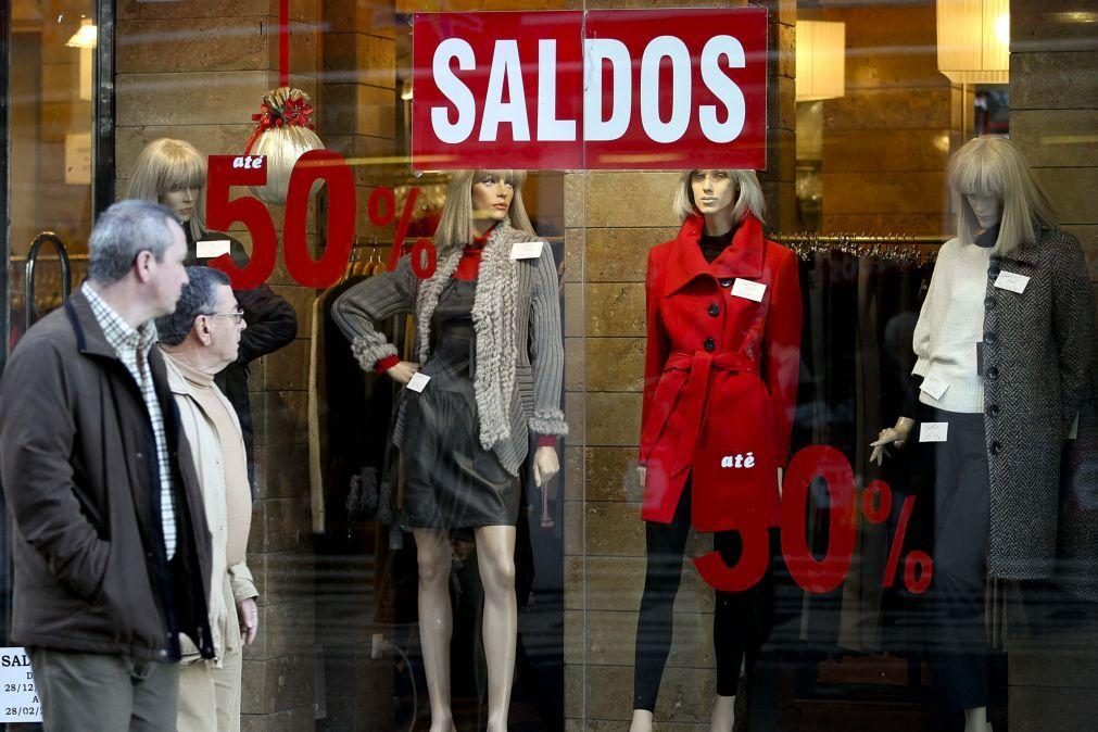 Portugueses vão gastar menos 5% este Natal e um quarto diz que não irá comprar prendas