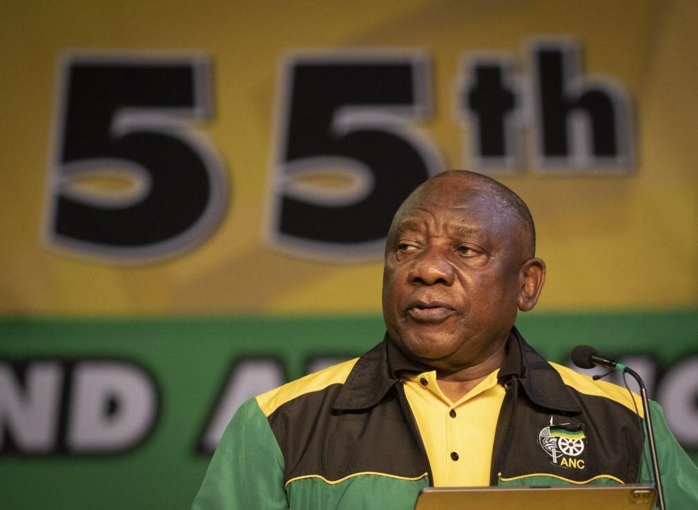 Partido no poder na África do Sul deve anunciar hoje nova liderança