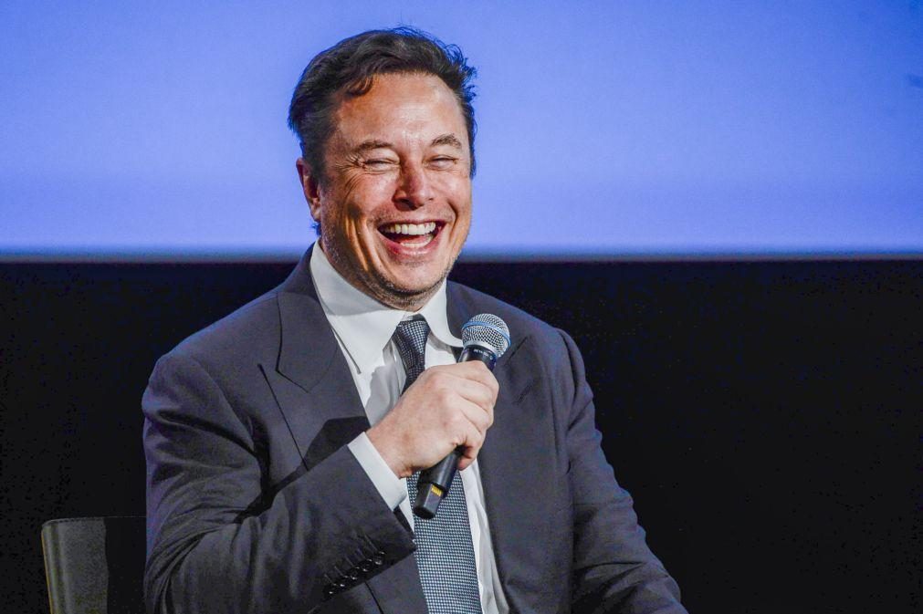 Elon Musk consulta utilizadores para saber se deve continuar como chefe do Twitter