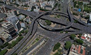 Desfile da campeã Argentinado Mundial2022 passa a helicópteros devido à vasta multidão