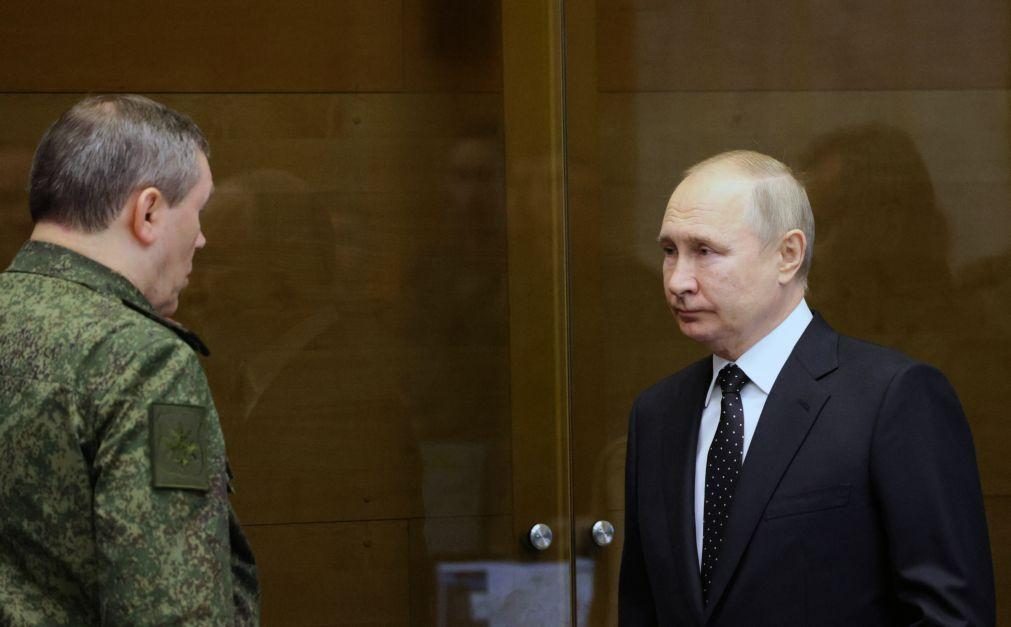 Putin promete desenvolver capacidade militar convencional e nuclear