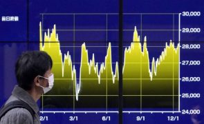 Bolsa de Tóquio fecha a ganhar 0,46%