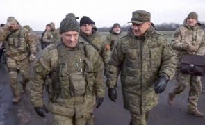 Ministro da Defesa russo visita tropas na linha da frente