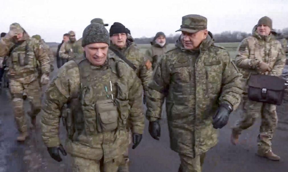 Ministro da Defesa russo visita tropas na linha da frente