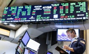 Wall Street negoceia em baixa pouco após o início da sessão