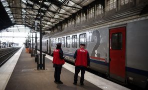 Governo francês pressiona grevistas a desistir da paralisação nos comboios