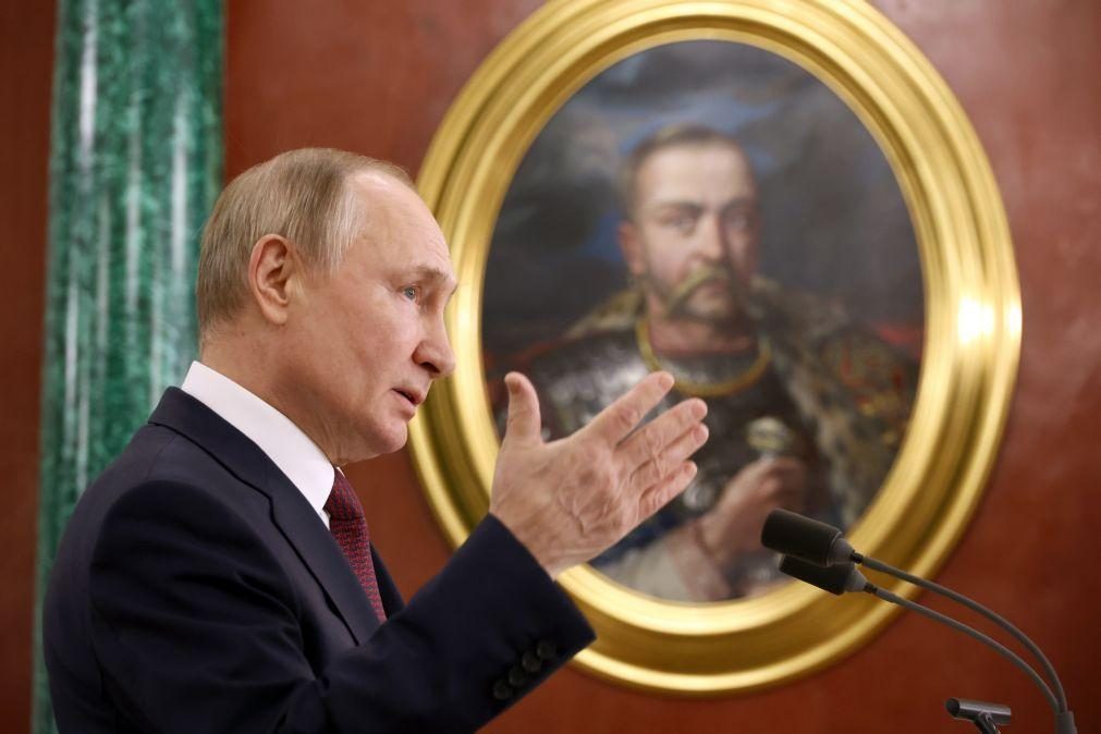 Putin prepara resposta a limite ao preço do petróleo russo e desvaloriza Patriot