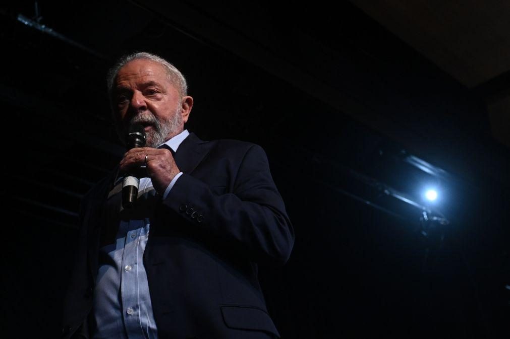 Parlamento do Brasil aprova orçamento para o primeiro ano de Lula da Silva