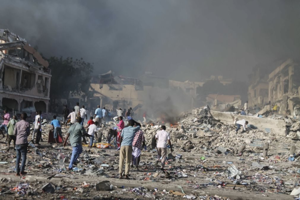 Número de mortos em atentado na Somália já ultrapassou os 300