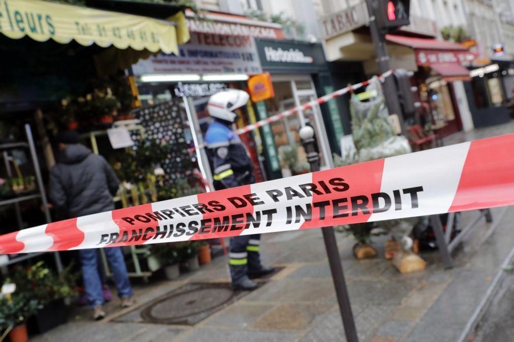 Tiroteio em Paris provoca dois mortos e quatro feridos