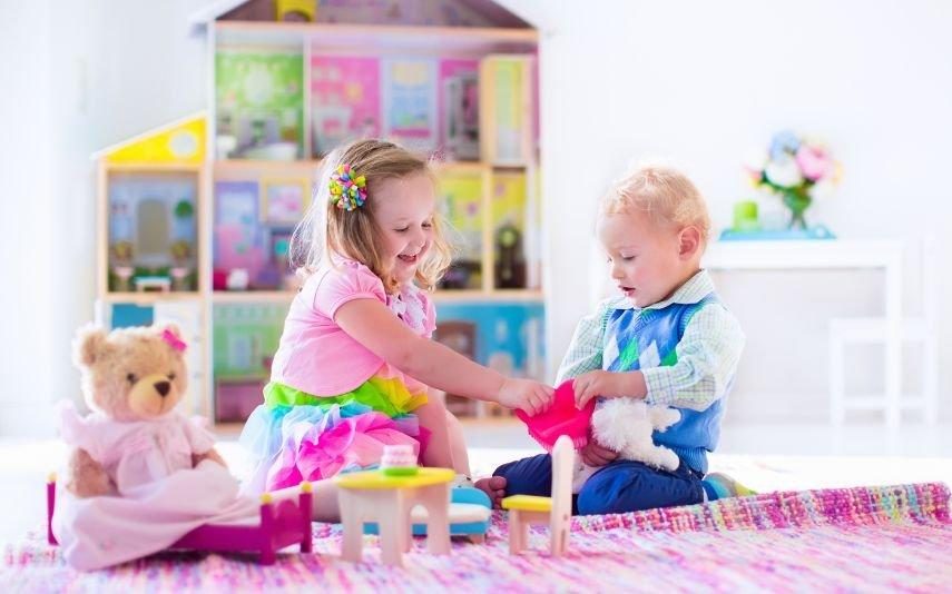 Já não há separação nos brinquedos. Acabaram as bonecas para as meninas e os carros para os meninos