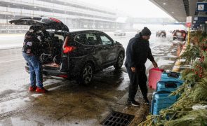 Tempestade perigosa de inverno condiciona Natal de milhões de pessoas nos EUA