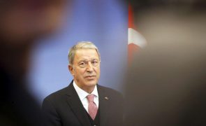Ucrânia: Ministro de Defesa turco adimite dificuldades em parar a guerra