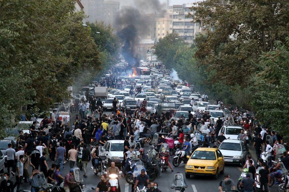 Irão confirma sentença de morte a homem que participou em protestos