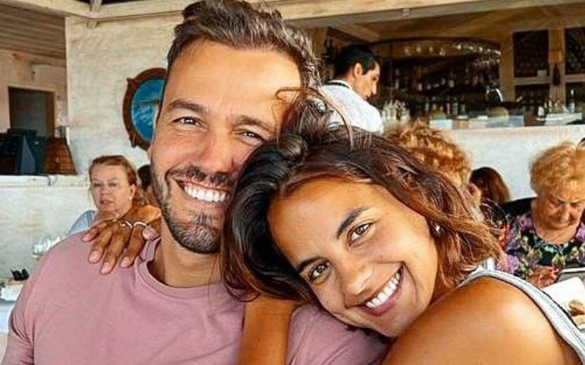 Pedro Teixeira mostra-se a dar beijo apaixonado a Sara Matos em dia especial